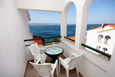 Image de Garçonnière avec la terrasse et la vue sur le mer Balica Rat, Omis (As-4868-c)