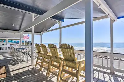 Image de Spacieux Surfside House w / Deck sur la plage piétonne