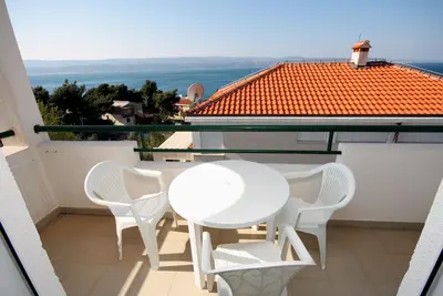 Image de Garçonnière avec la terrasse et la vue sur le mer Balica Rat, Omis (As-4868-e)