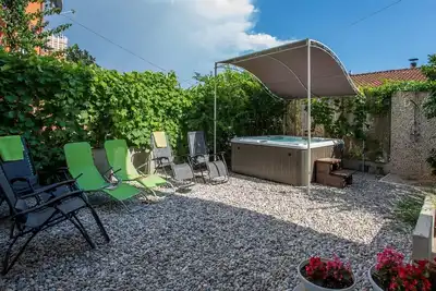 Image de Magnifique vue panoramique, grande terrasse, bain à remous relaxant