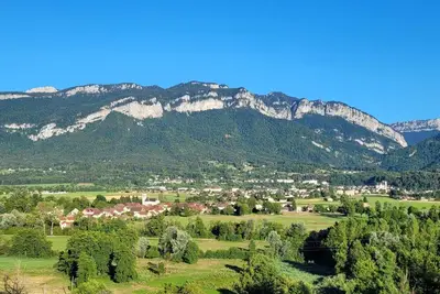 Image de Gîte \"Le Balcon de Villette\", très belle vue, balcon et jardin