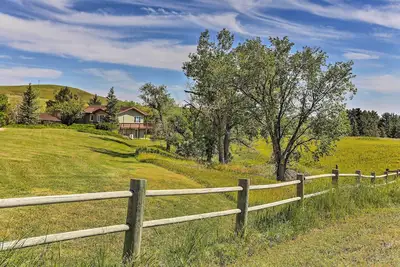 Image de Rapid City House w / Deck sur Private 150 Acre Estate