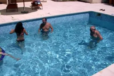 Image de belle villa provençale avec piscine