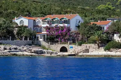 Appartement de deux chambres prés de la plage Baie Pokrivenik, Hvar (A-10419-c)