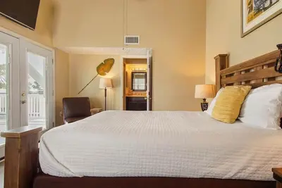 Image de #BeachLife - Unit A Getaway (Sleeps 12)