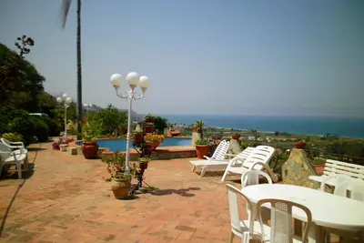 Image de Villa avec jardin et piscine Ă Timpazzi Ă Messine