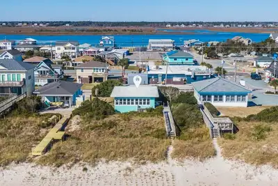 Image de 703 À La Mer 2 Br / 1 Ba bord de mer à Topsail Beach, 4 couchages