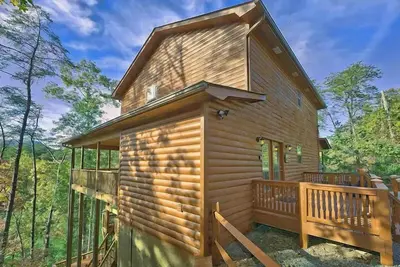 Image de Location de chalet de 3 chambres Smoky Mountain avec salle de théâtre, table de billard, bain à remous