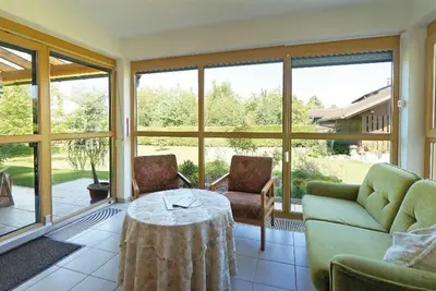Image de Appartement calme avec terrasse spacieuse et jardin d'hiver