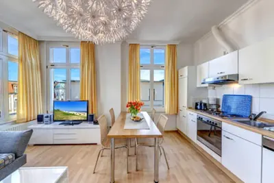 Image de Villa Ostseewarte Whg 11, Balcon, Ascenseur - Villa Ostseewarte, Strandnah, à votre disposition. Lake View,