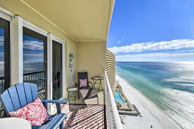 Image de Panama City Beachfront Condo avec balcon et piscine!