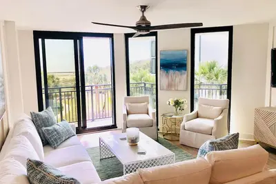 Image de Oceanfront Pure Luxury-New Complete Remodel haut de gamme-3 Bdr / 3 Ba- Wd Sports Card