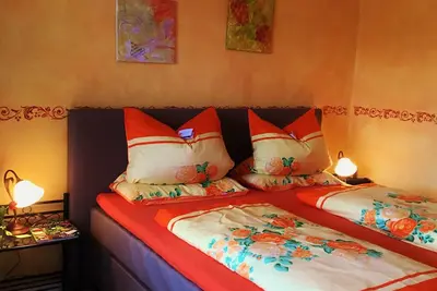 Image de Suite confortablement aménagée à l'étage avec balcon