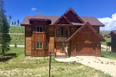 Image de Chalet de montagne parfait pour les familles et les grands groupes, près de la ville et du lac
