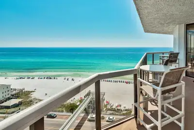 Image de Grande vente 179 $ / N! 4 / 27-4 / 30! Service de plage gratuit! Piscine chaufee! Vues du Golfe!