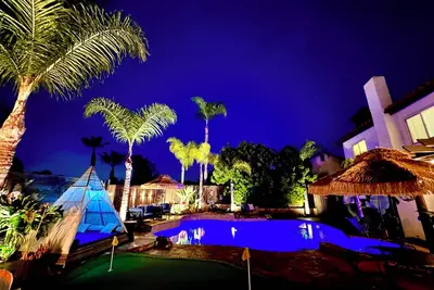 Image de Coastal Retreat - Piscine, spa, putting green, foyer, salle de jeux et proche de la plage!