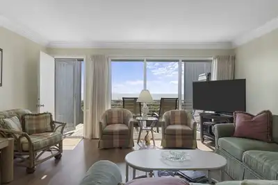 Image de Condo Oceanfront multi-niveau près du parc d'État de Fort Macon