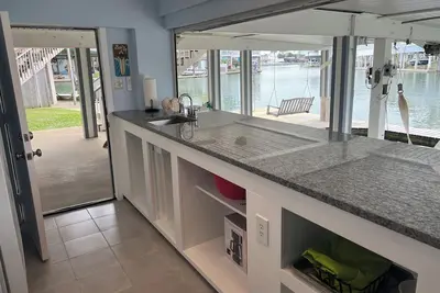 Image de Profitez De La PÊCHE, De La Natation Ou De La Relaxation Dans Cette PROPRIÉTÉ Du Canal De Jamaica Beach