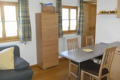 Image de Appartement confortablement meublé avec vue sur la place du marché