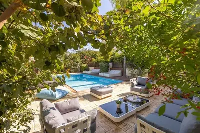 Image de Villa de 3 chambres dans le cœur absolu de Protaras