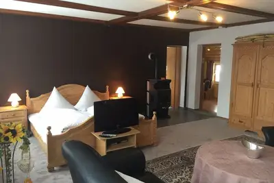 Image de Appartement confortable avec cheminée au 2ème étage