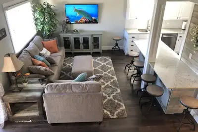 Image de Détendez-vous dans ce grand condo Sports Village avec une grande terrasse et de belles vues!