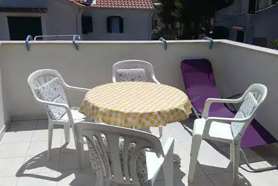 Image de Appartement de deux chambres avec la terrasse et la vue sur le mer Rukavac, Vis (A-13337-b)