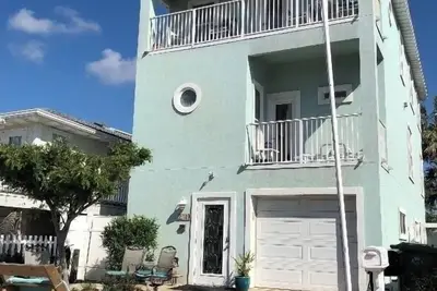 Image de Lieu de localisation! ! maison de plage avec vue sur l'océan et la jetée de Jax Bch