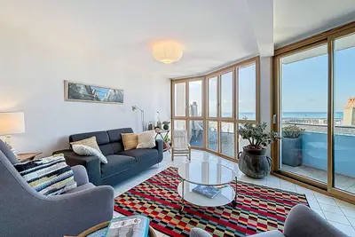 Image de Appartement lumineux avec ascenseur, balcon et wifi gratuit à Granville