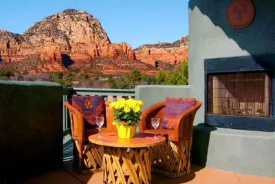 Image de Vues spectaculaires sur le rocher rouge et le coucher de soleil à Sedona ~ Escapade de lune de miel ~ Spa luxueux