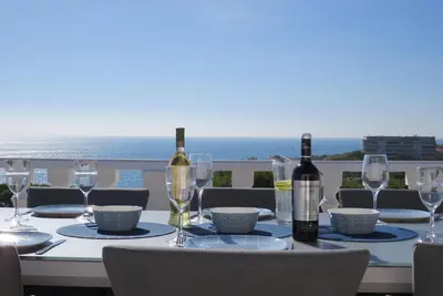 Image de Superbe villa individuelle de 3 chambres avec piscine privée et vue sur la mer
