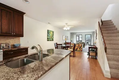 Image de 704 Tennismaster: 2 Br / 2. 5 Ba près de l'océan villas à Hilton Head, 6 personnes
