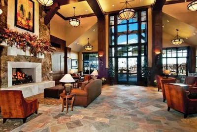 Image de La neige tombe et le coût de vos vacances au ski au Colorado l'est aussi!