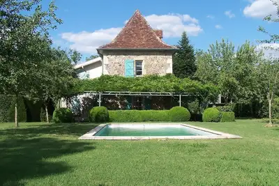 Image de 18 C Ferme propre piscine, montagne, vue sur le fleuve. Wisteria Terrasse couverte