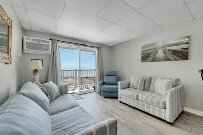 Image de Condos en bord de mer avec rare location minimum de 2 nuits et draps inclus!