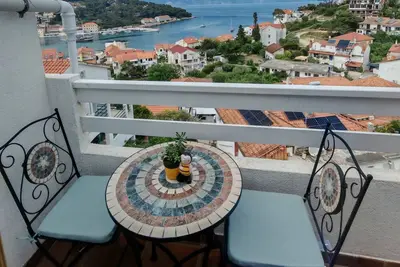 Image de Appartement de deux chambres avec le balcon et la vue sur le mer Jelsa, Hvar (A-8746-a)