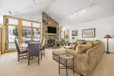 Image de Rmr: 2 Br Luxury Ski in / Ski out Condo de base de la télécabine! ACTIVITÉS Gratuites!