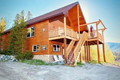 Image de Superbe maison de Grand Ave avec de belles vues sur Mtns. & Lac! !