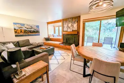 Image de Magnifique condo de montagne dans un excellent emplacement. 5 miles à Jhmr et 8 à Jackson!