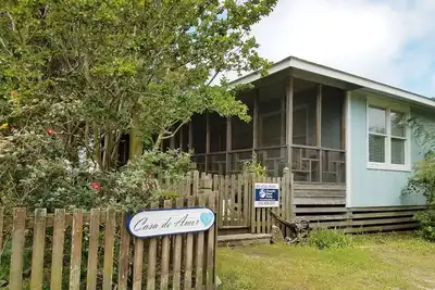 Image de Casa de Amor: fabuleuse maison pour animaux de compagnie avec cour fermée.