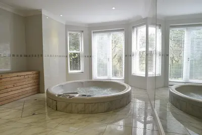 Image de Appartement Jardin avec Bain Ă Remous et Sauna