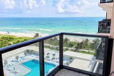 Image de Beachfront Classique 2 chambres Miami Condo - 1010