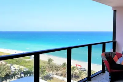 Image de Beachfront Classic 2 chambres Miami Condo - 1404