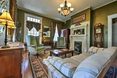Image de Historique Raleigh Apt. w / Porch - Walk to Downtown!