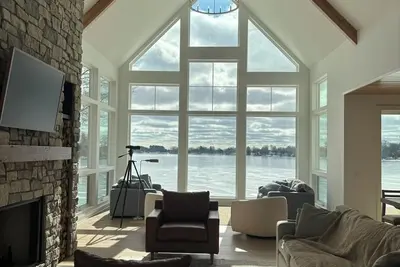 Image de Premium Hutchins Lake Front Home à Fennville près de Saugatuck