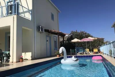 Image de Montagne à couper le souffle, vue mer avec piscine Wifi à proximité des commerces et offres disponibles