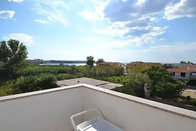 Image de Appartement de deux chambres avec la terrasse et la vue sur le mer Povljana, Pag (A-12169-a)