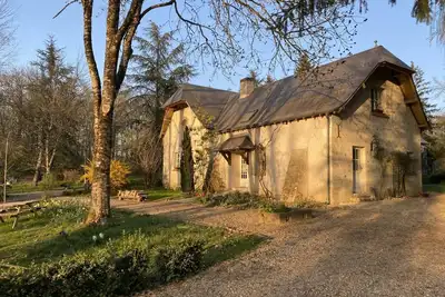 Image de Gîte douillet en forêt d'Amboise, parc boisé 2. 5 ha, cheminée, vélos, WiFi, jardin privé, animaux acceptés