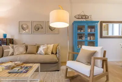 Image de Maison de charme en front de mer avec jardin clos et équipements modernes inclus