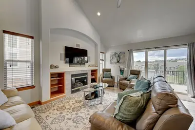 Image de Spacious 6 ch avec w rez-de-chaussée! Vue sur la montagne et ceinture verte! Emplacement privilégié!
